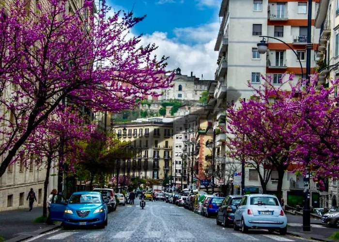 Borgo Santa Lucia * Neapol